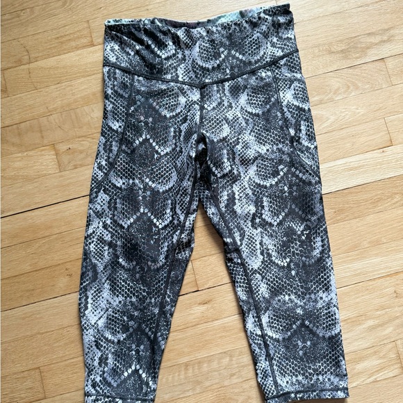 🍂CLEAROUT Reversible Capri Leggings - Picture 5 of 12